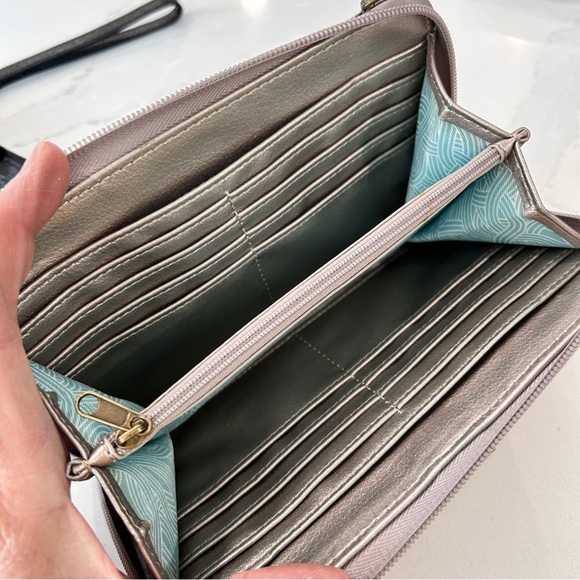 The Sak 2-4-1 Bundle of Leather Crossbody Organizers - Picture 10 of 16